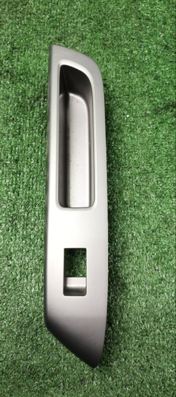 Накладка на кнопку стеклоподъёмника Toyota Wish ZGE21 3ZR-FAE 2009 передняя левая (б/у)