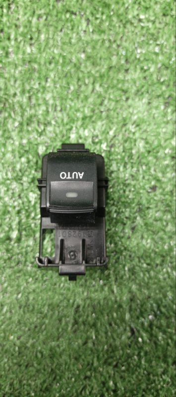 Кнопка стеклоподъемника Toyota Wish ZGE21 3ZR-FAE 2009 задняя левая (б/у)