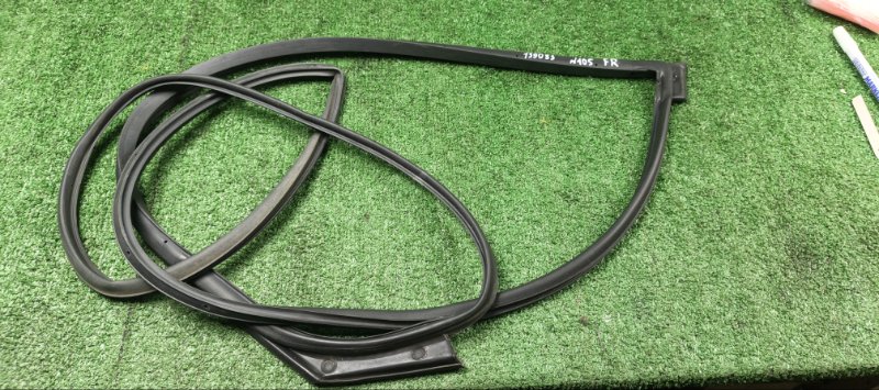 Уплотнительная резинка двери Toyota Harrier GSU35 2GR-FE 2007 передняя правая (б/у)