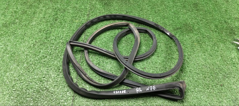 Уплотнительная резинка двери Toyota Premio NZT240 1NZ-FE 2005 задняя левая (б/у)