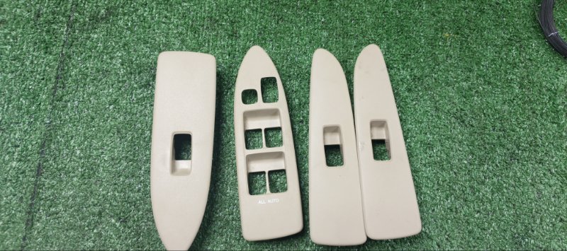 Накладка на кнопку стеклоподъёмника Toyota Premio NZT240 1NZ-FE 2005 (б/у)