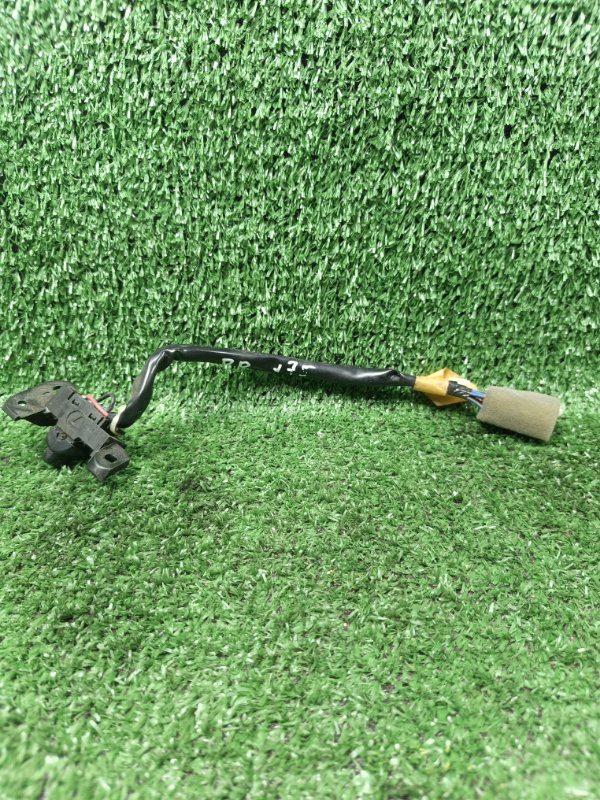 Кнопка стеклоподъемника Subaru Forester SF5 EJ201 2001 задняя правая (б/у)