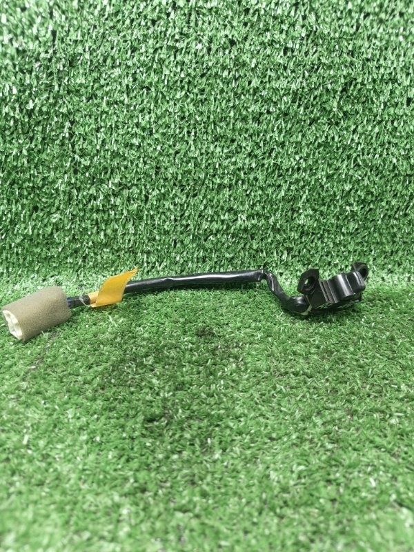 Кнопка стеклоподъемника Subaru Forester SF5 EJ201 2001 задняя левая (б/у)