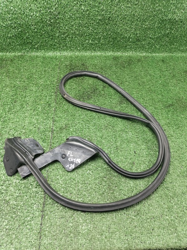 Уплотнительная резинка двери Toyota Mark II GX100 1G-FE 1999 передняя левая (б/у)