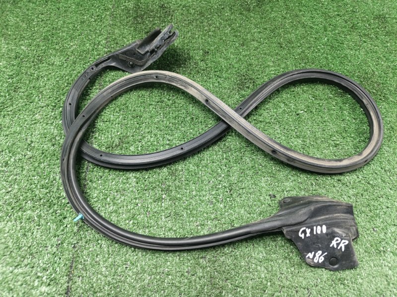 Уплотнительная резинка двери Toyota Mark II GX100 1G-FE 1999 задняя правая (б/у)