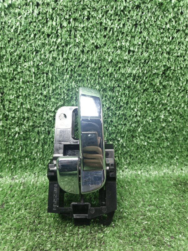 Ручка двери внутренняя Nissan Dualis NJ10 MR20DE 2007 передняя левая (б/у)