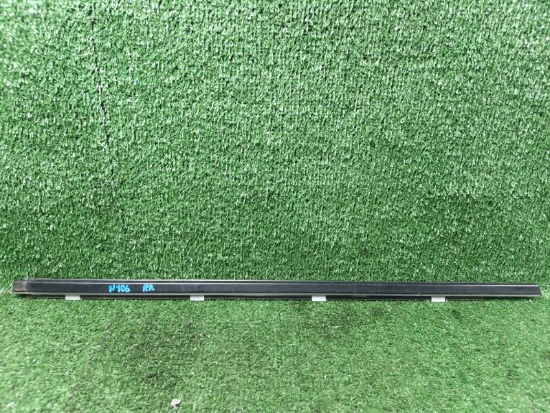 Молдинг стекла Nissan Dualis NJ10 MR20DE 2007 задний правый (б/у)