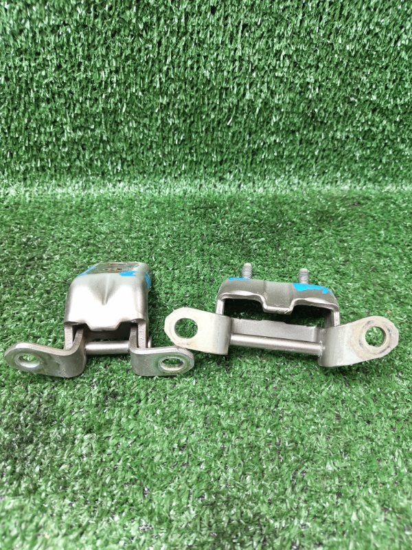 Петля двери Nissan Dualis NJ10 MR20DE 2007 задняя правая (б/у)