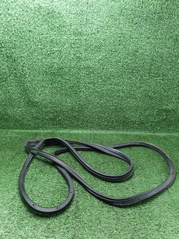 Уплотнительная резинка двери Toyota Carina AT212 5AFE 1998 задняя левая (б/у)