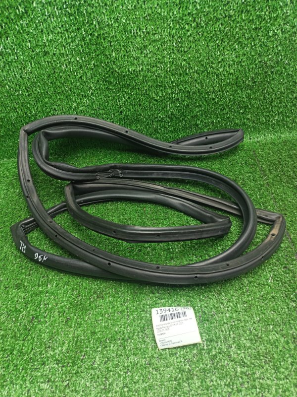 Уплотнительная резинка двери Mazda Premacy CP8W FP 2003 задняя левая (б/у)