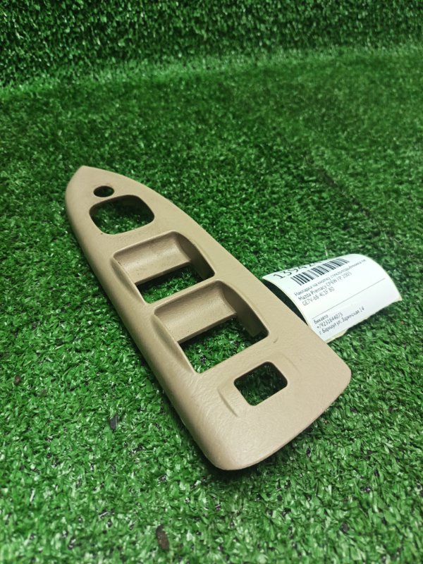 Накладка на кнопку стеклоподъёмника Mazda Premacy CP8W FP 2003 передняя правая (б/у)