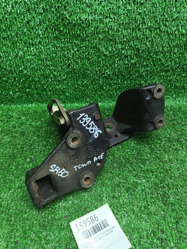 Кронштейн опоры двигателя TOYOTA TOWNACE NOAH SR50 3SFE передний правый (б/у)