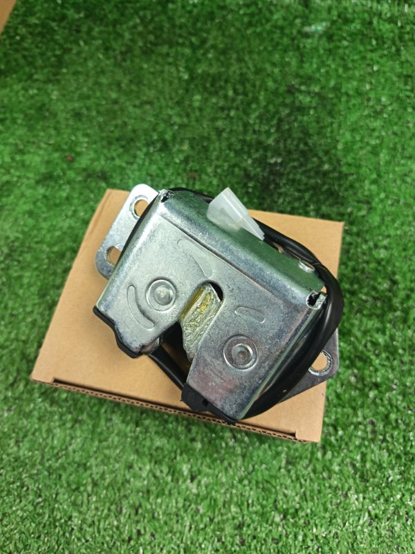 Замок 5-й двери Toyota Hiace KZH106