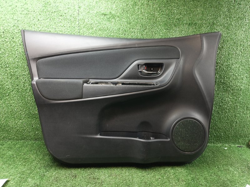 Обшивка двери Toyota Vitz KSP130 передняя левая (б/у)