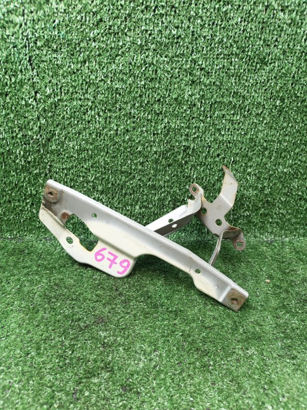 Крепление крыла Honda Fit GK4 переднее правое (б/у)