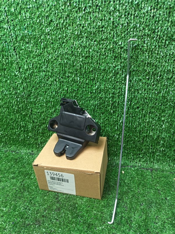 Замок крышки багажника Toyota Corolla ZZE150