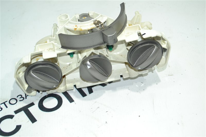 Блок управления печкой Toyota Corolla Runx NZE121 1NZ 2005 (б/у)
