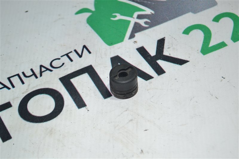 Отбойник капота Toyota Corolla Runx NZE121 1NZ 2005 (б/у)