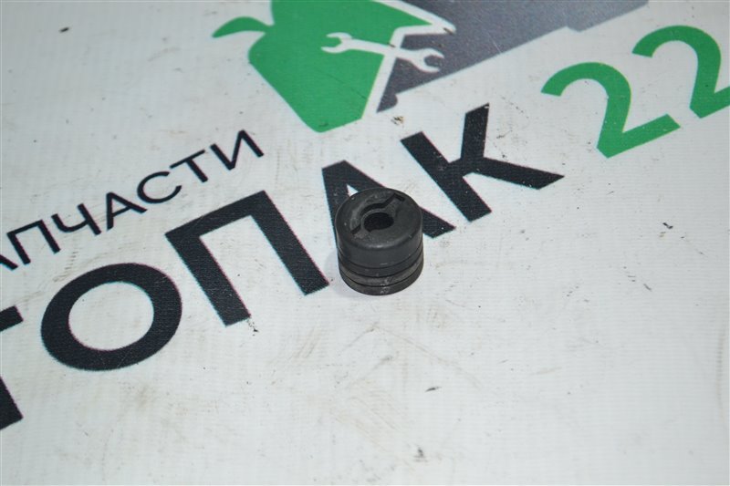 Отбойник капота Toyota Corolla Runx NZE121 1NZ 2005 (б/у)
