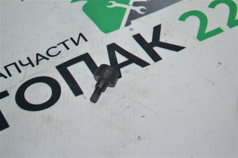Отбойник капота Toyota Corolla Runx NZE121 1NZ 2005 (б/у)