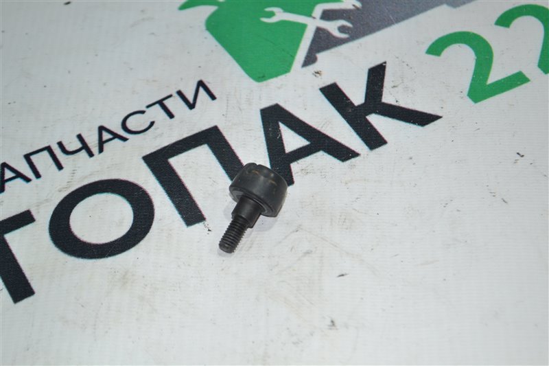 Отбойник капота Toyota Corolla Runx NZE121 1NZ 2005 (б/у)