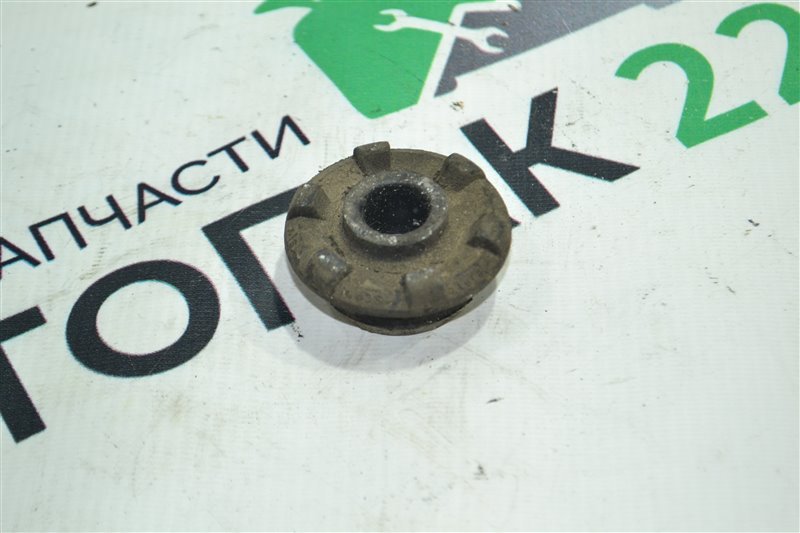 Подушка радиатора охлаждения Toyota Corolla Runx NZE121 1NZ 2005 (б/у)