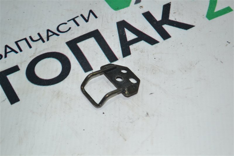 Петля замка бардачка Toyota Corolla Runx NZE121 1NZ 2005 (б/у)