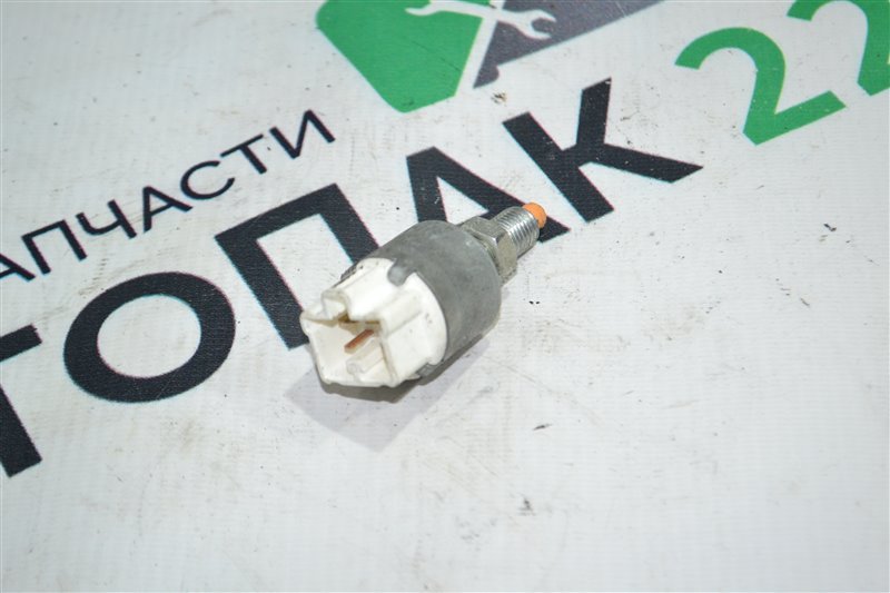 Концевик под педаль тормоза Toyota Corolla Runx NZE121 1NZ 2005 (б/у)