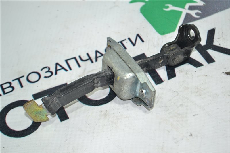 Ограничитель двери Toyota Corolla Runx NZE121 1NZ 2005 задний (б/у)