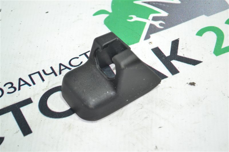 Заглушка на полозья сидений Toyota Corolla Runx NZE121 1NZ 2005 (б/у)
