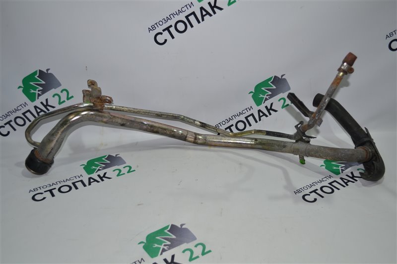 Горловина топливного бака Toyota Corolla NZE124 1NZ 2001 (б/у)