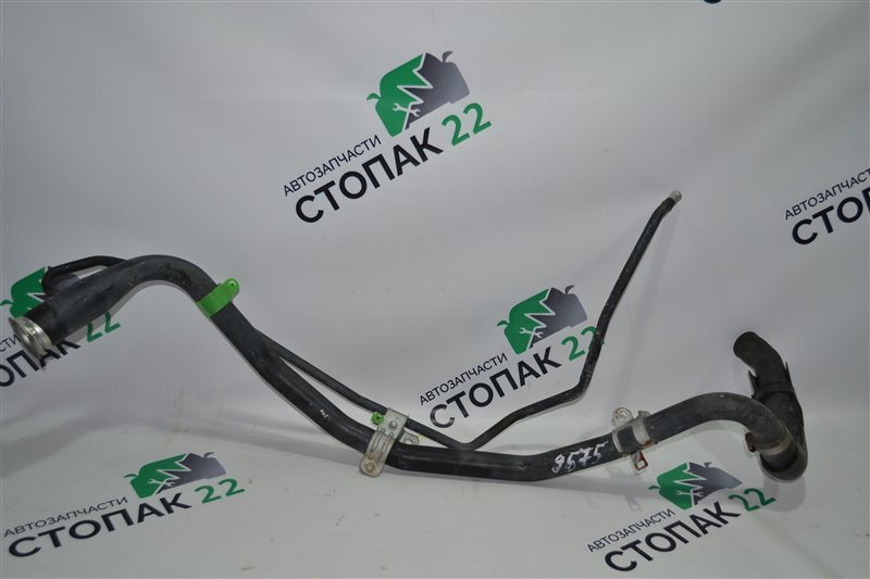 Горловина топливного бака Toyota Corolla NZE124 1NZ 2003 (б/у)