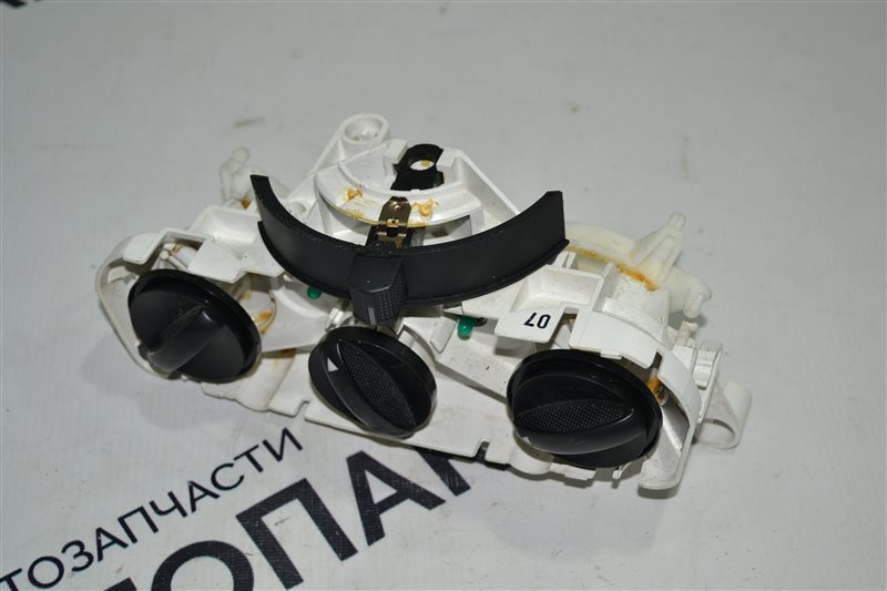 Блок управления печкой Toyota Runx NZE121 1NZ 2003 (б/у)