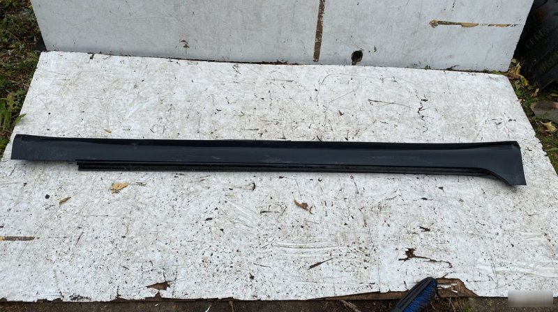 Накладка порога правая Lexus LS460 7585150040c0 Б/У