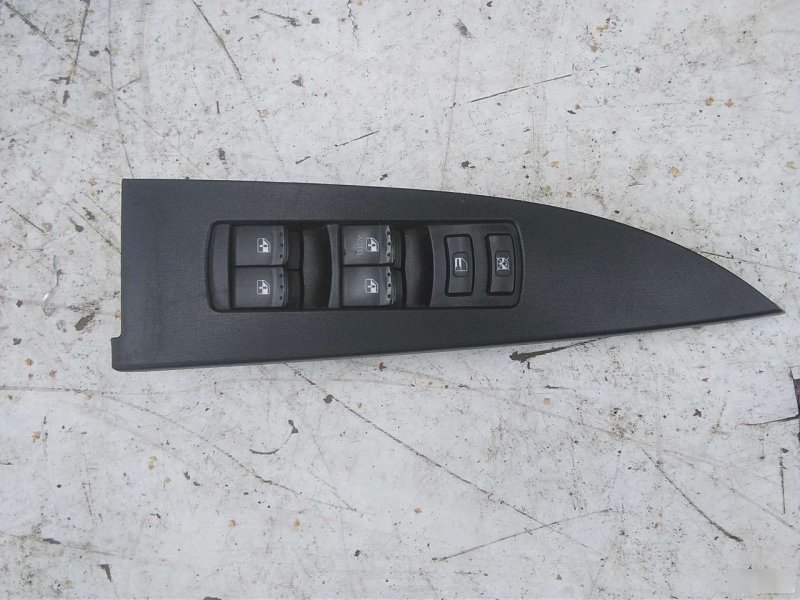 Запчасть блок управления стеклоподъемниками SsangYong Kyron 8582009110 Б/У Блок управления стеклоподъемниками SsangYong Kyron 8582009110 Б/У