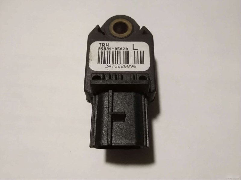 Датчик удара боковой Toyota Avensis 8983405020 Б/У