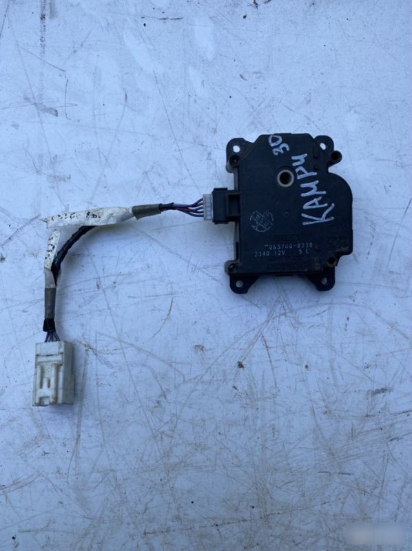 Моторчик заслонки отопителя Toyota Camry 30 0637008360 Б/У