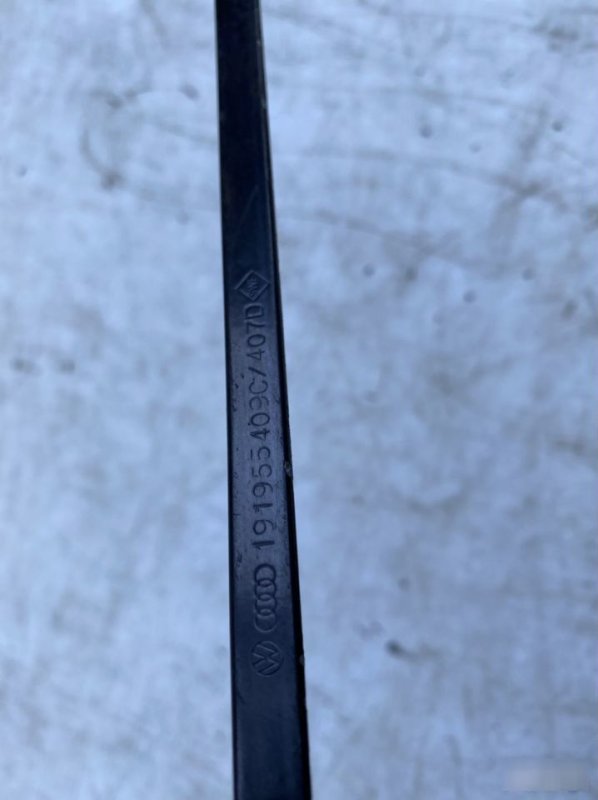 Поводок стеклоочистителя левый Volkswagen Golf 2