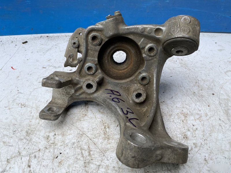 Кулак задний левый A6