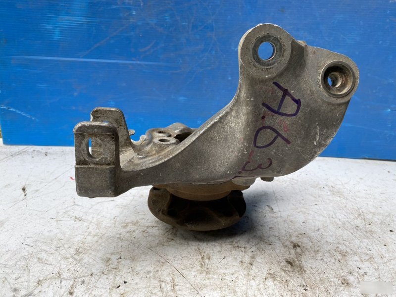 Кулак задний левый A6