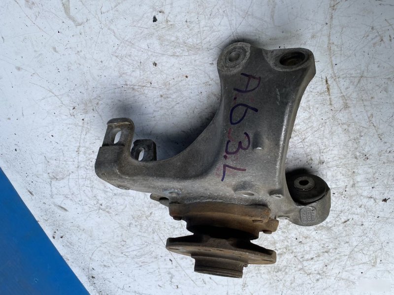 Кулак задний левый A6