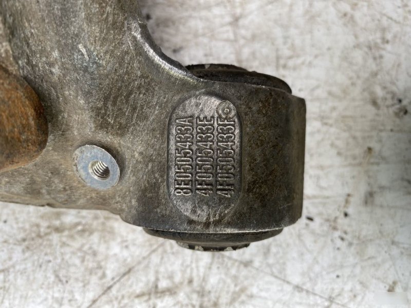 Кулак задний левый A6