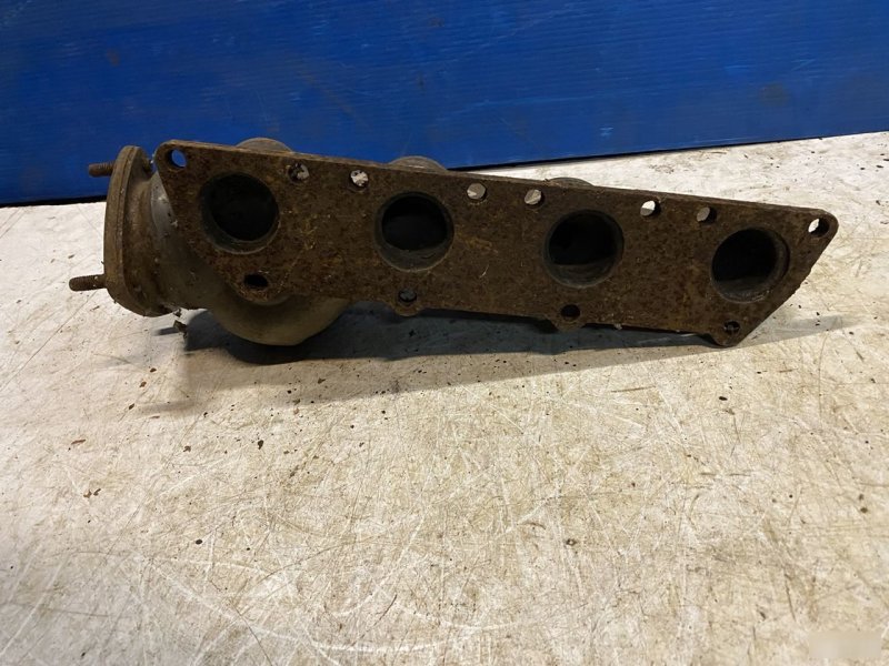 Коллектор выпускной левый A6 C6 Коллектор выпускной левый A6 C6