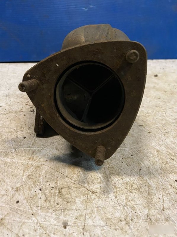 Коллектор выпускной левый A6 C6 Коллектор выпускной левый A6 C6