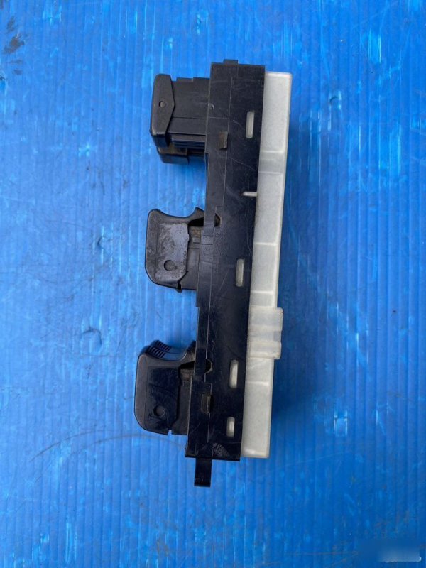 Блок управления стеклоподъемниками Nissan Teana J31