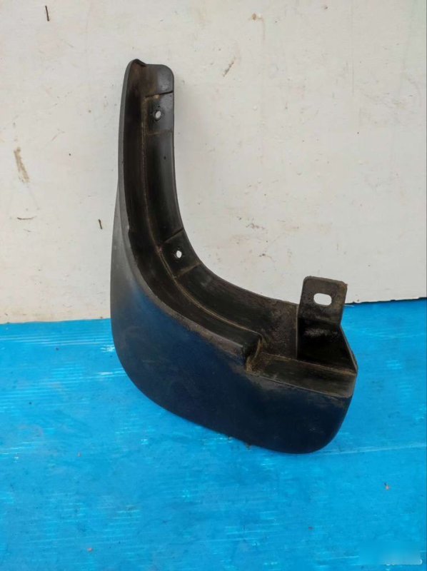 Брызговик передний левый Hyundai Tucson 868312E000 Б/У