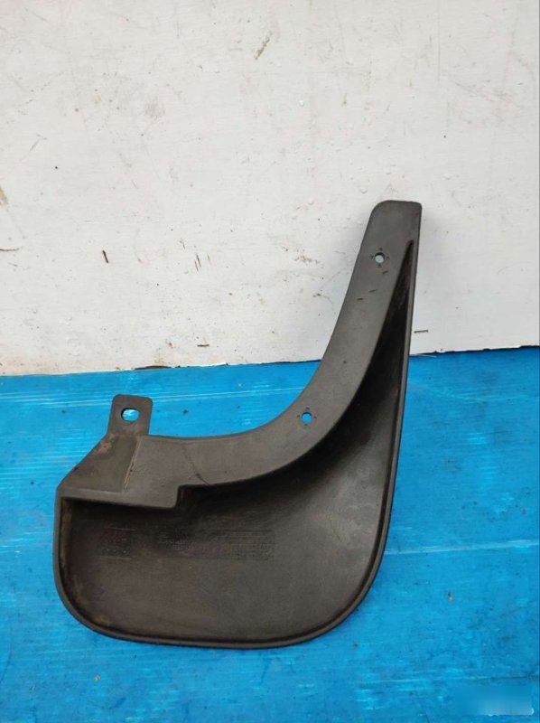 Брызговик передний левый Tucson