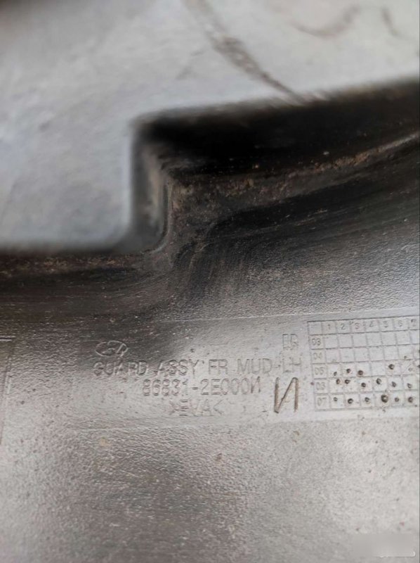 Брызговик передний левый Tucson