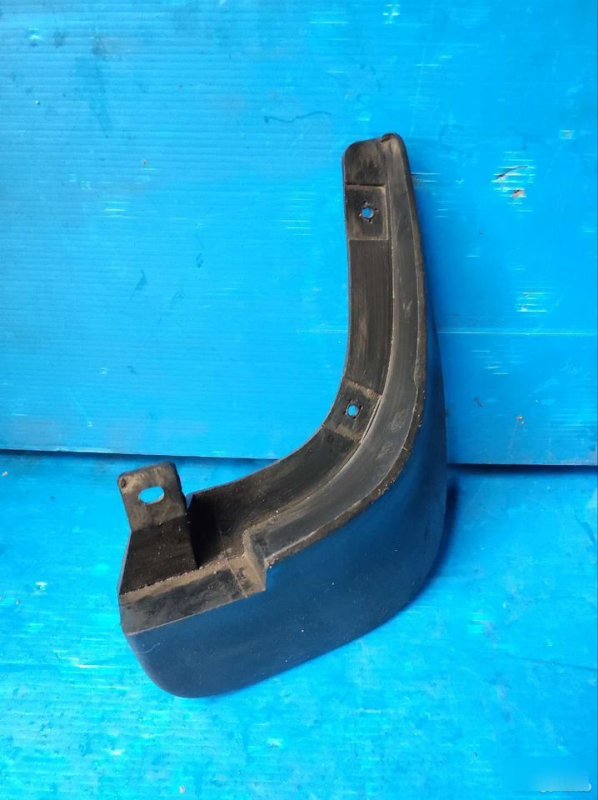 Брызговик передний правый Hyundai Tucson 868322E000 Б/У