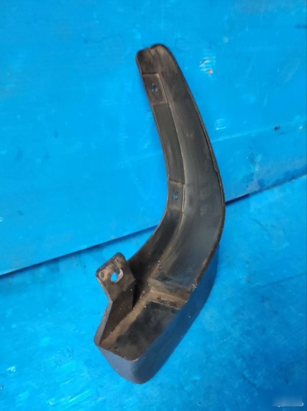 Брызговик передний правый Tucson